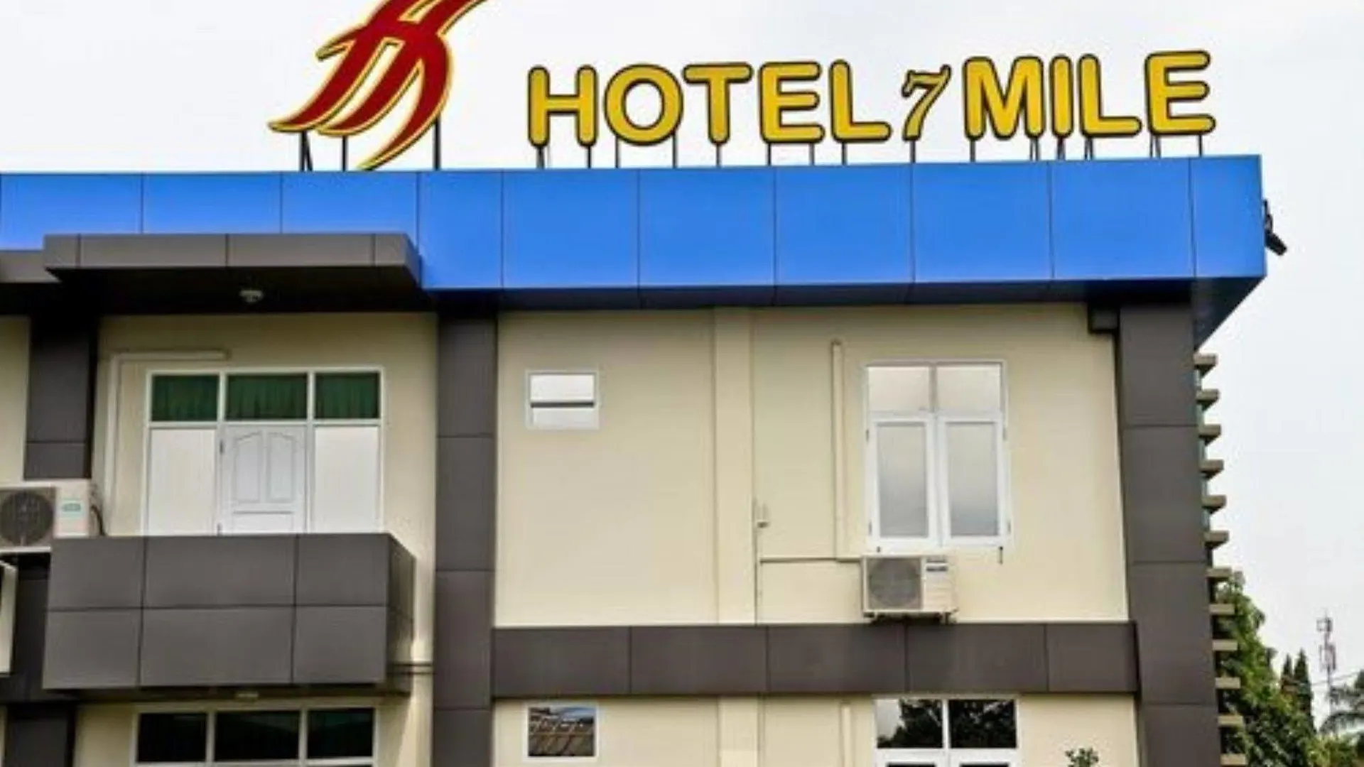 Hotel 7 Mile Yangon 3*,